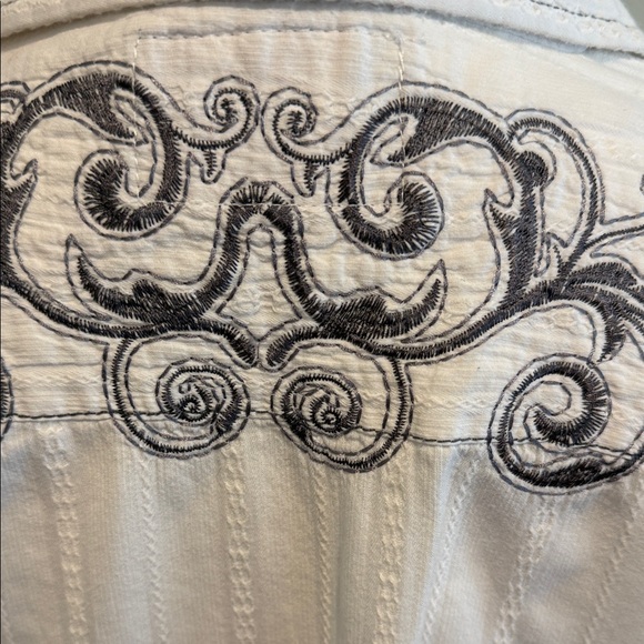 Women’s white WESTERN Button-Up Shirt with Black Embroidery - Picture 9 of 11